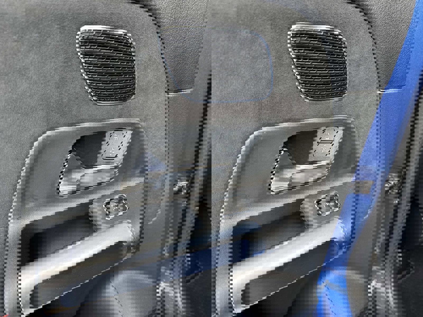 Used 2025 Mercedes-Benz GLB 250 image 13