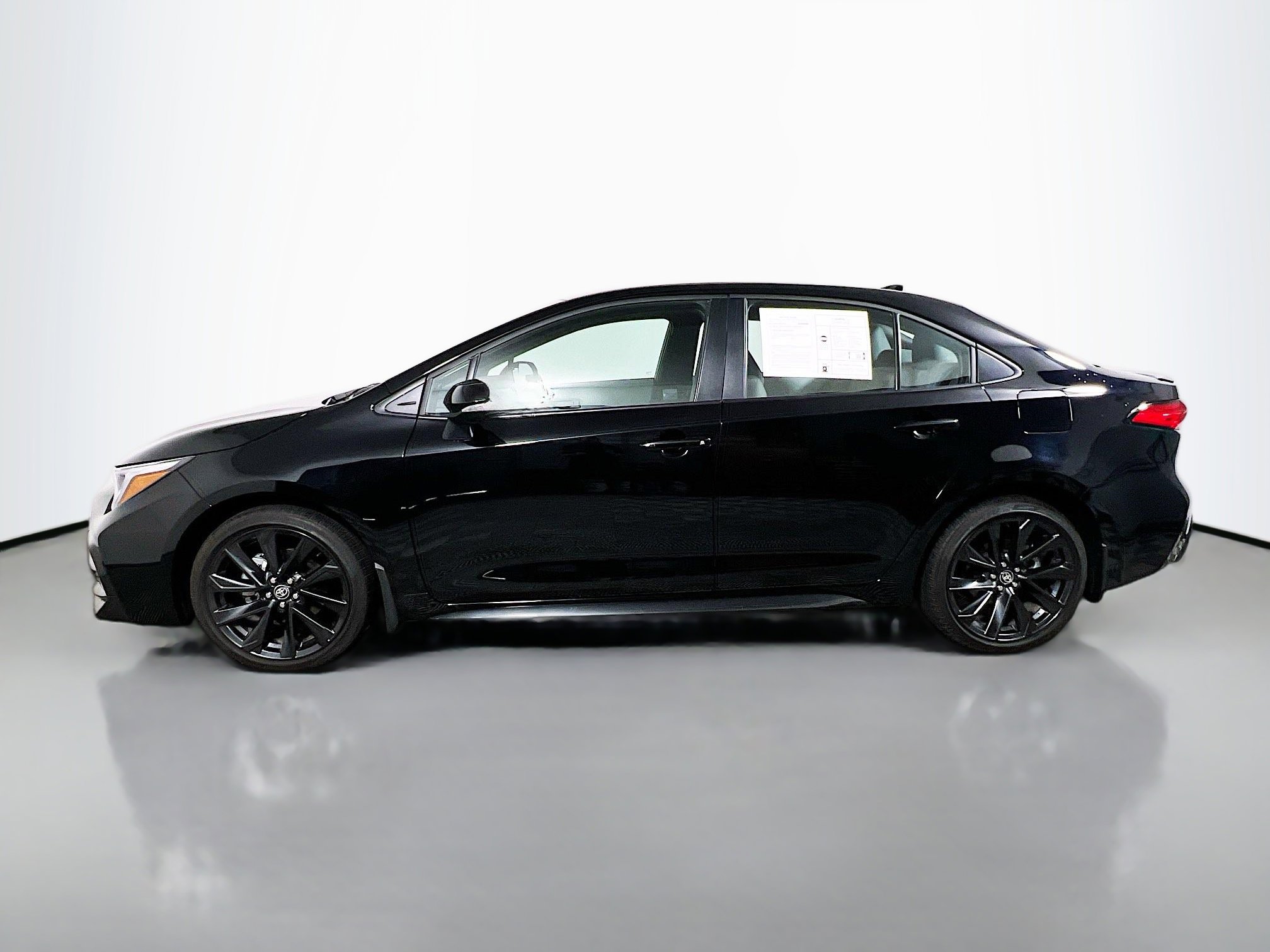 Used 2025 Toyota Corolla SE image 9