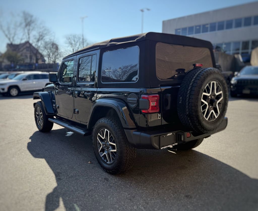 Used 2024 Jeep Wrangler Sahara w/ Technology Group image 12