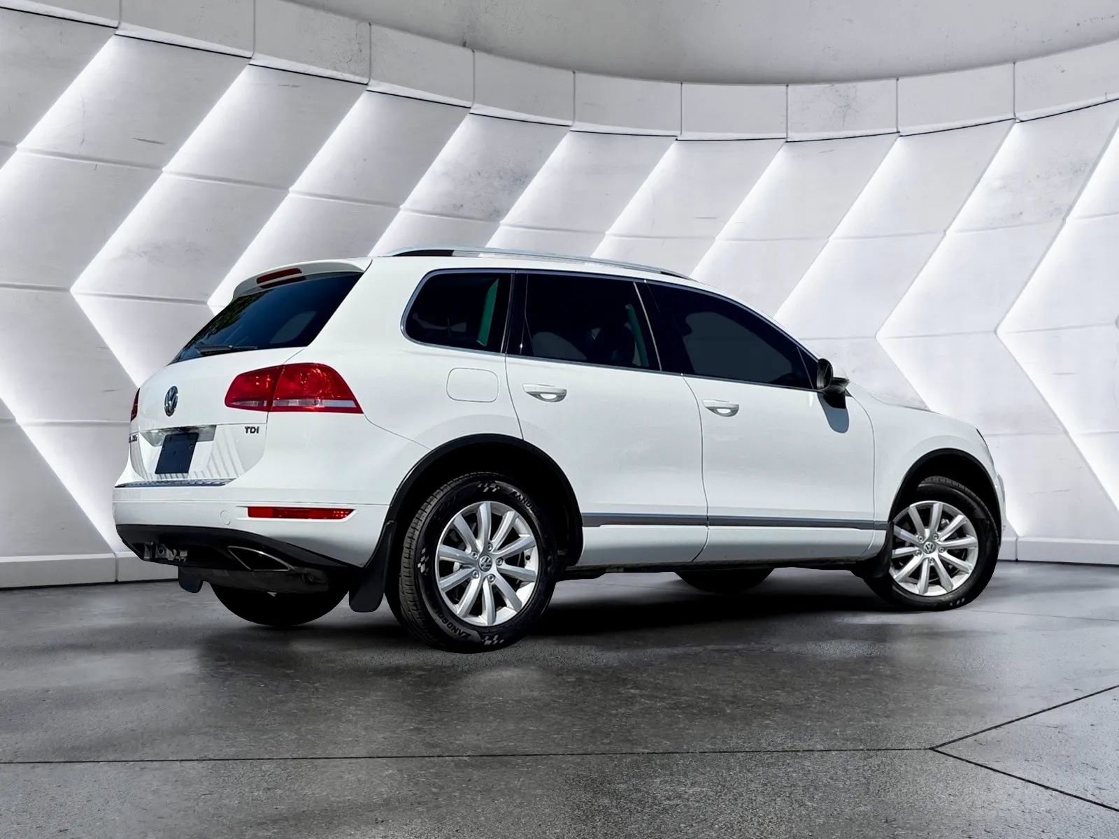 Used 2012 Volkswagen Touareg TDI AWD/4WD image 8