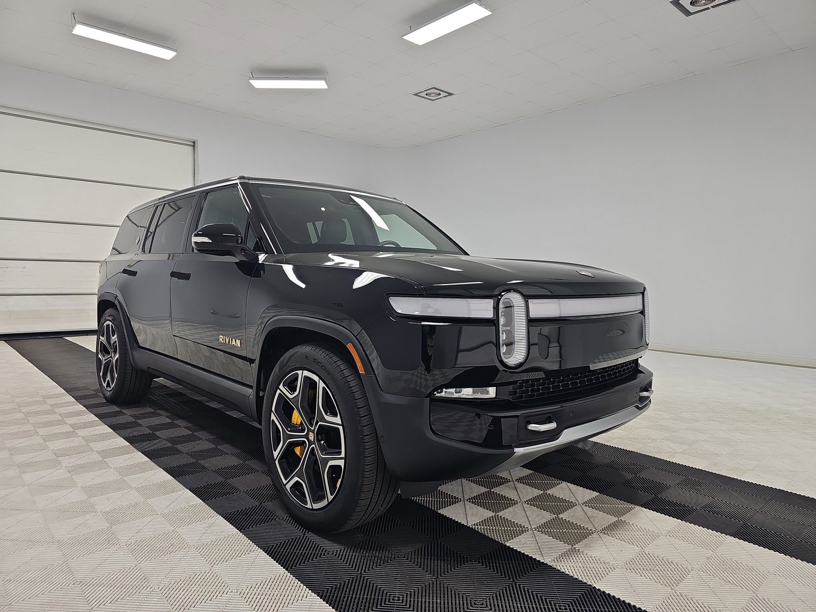 Used 2024 Rivian R1S Adventure AWD/4WD image 7