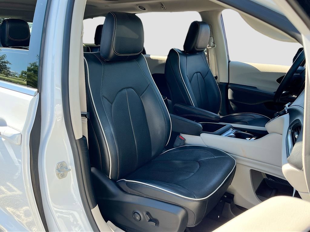 Used 2024 Chrysler Pacifica Limited w/ Trailer Tow Group image 29