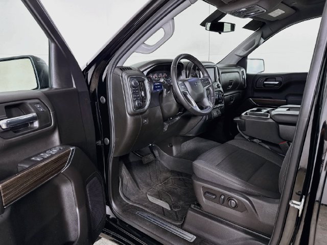 Used 2022 Chevrolet Silverado 1500 RST w/ Redline Edition AWD/4WD image 3