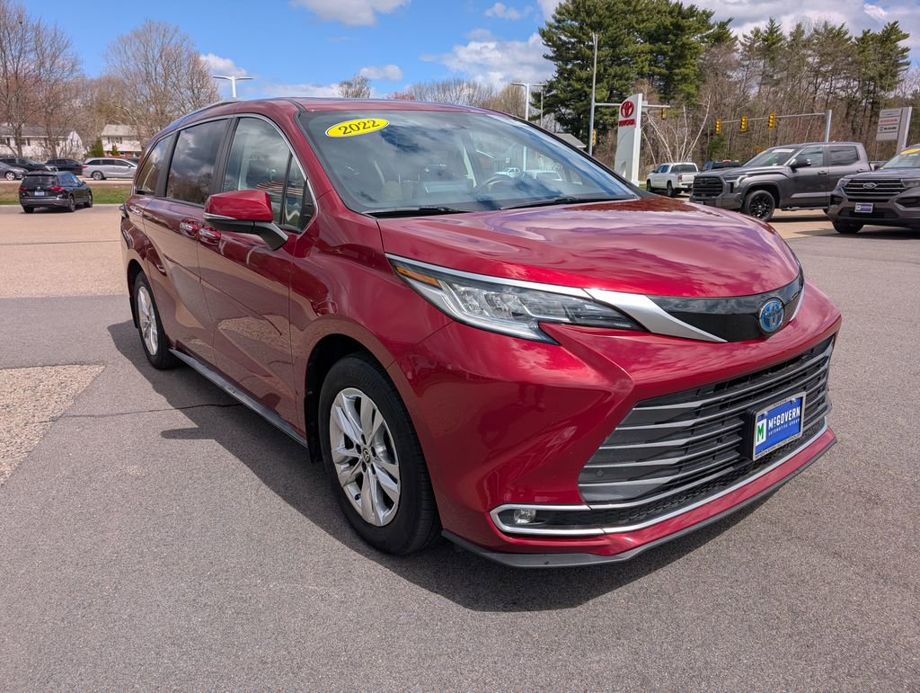 Used 2022 Toyota Sienna Limited image 8
