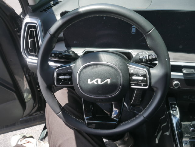 Used 2025 Kia Sorento SX FWD image 28