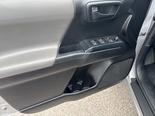 Used 2021 Toyota Tacoma SR AWD/4WD image 15