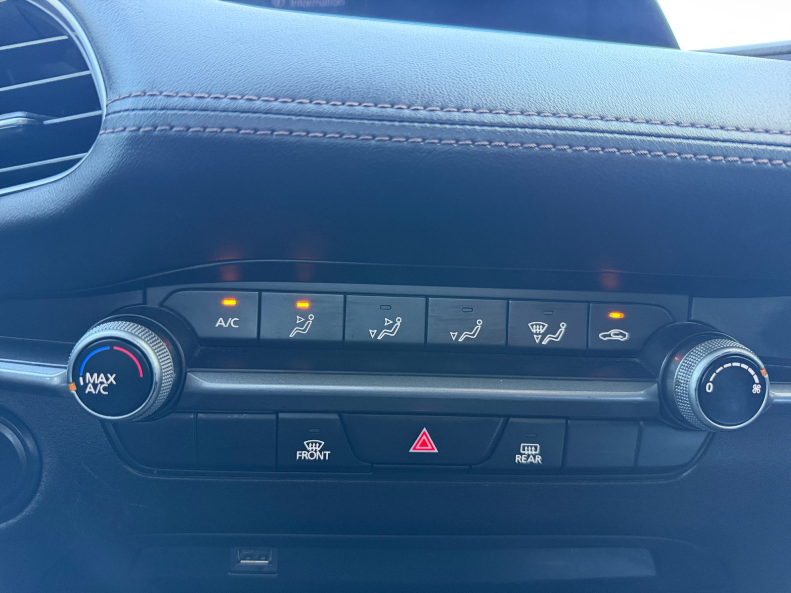 Used 2019 MAZDA MAZDA3 Sedan FWD image 11