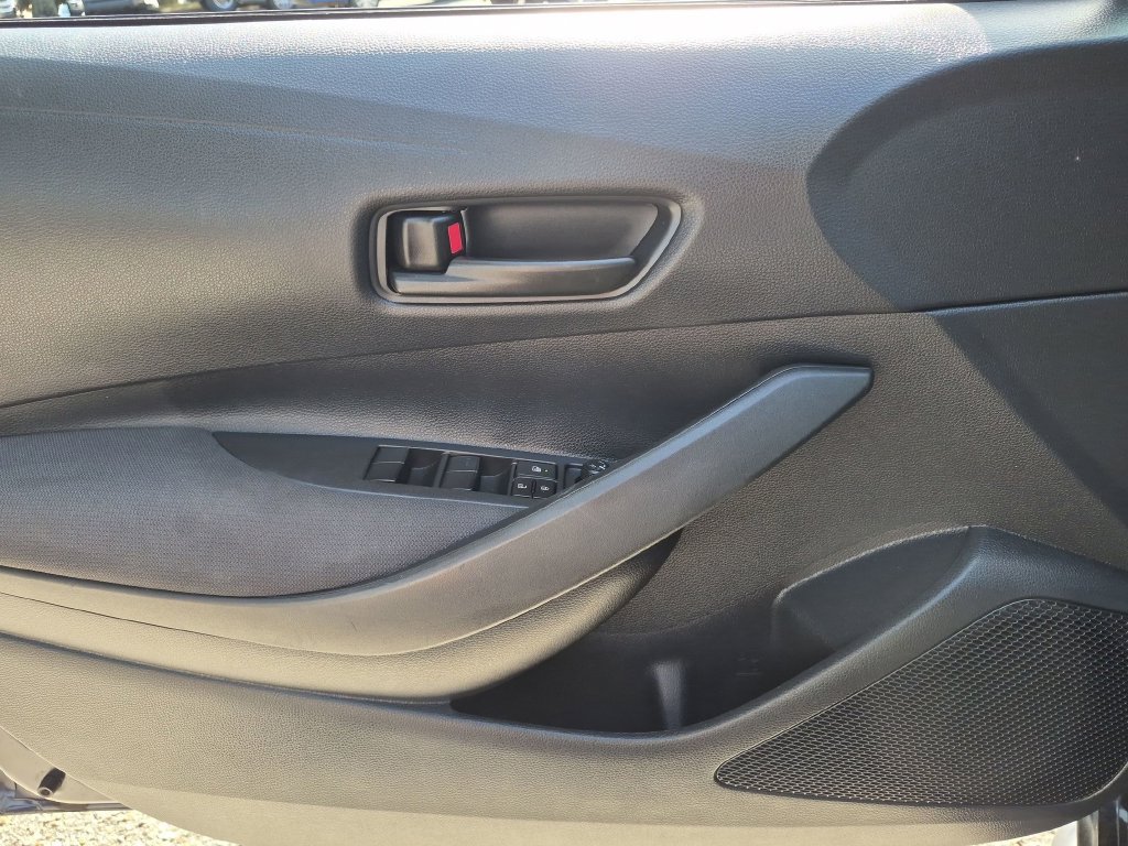 Used 2025 Toyota Corolla LE FWD image 33