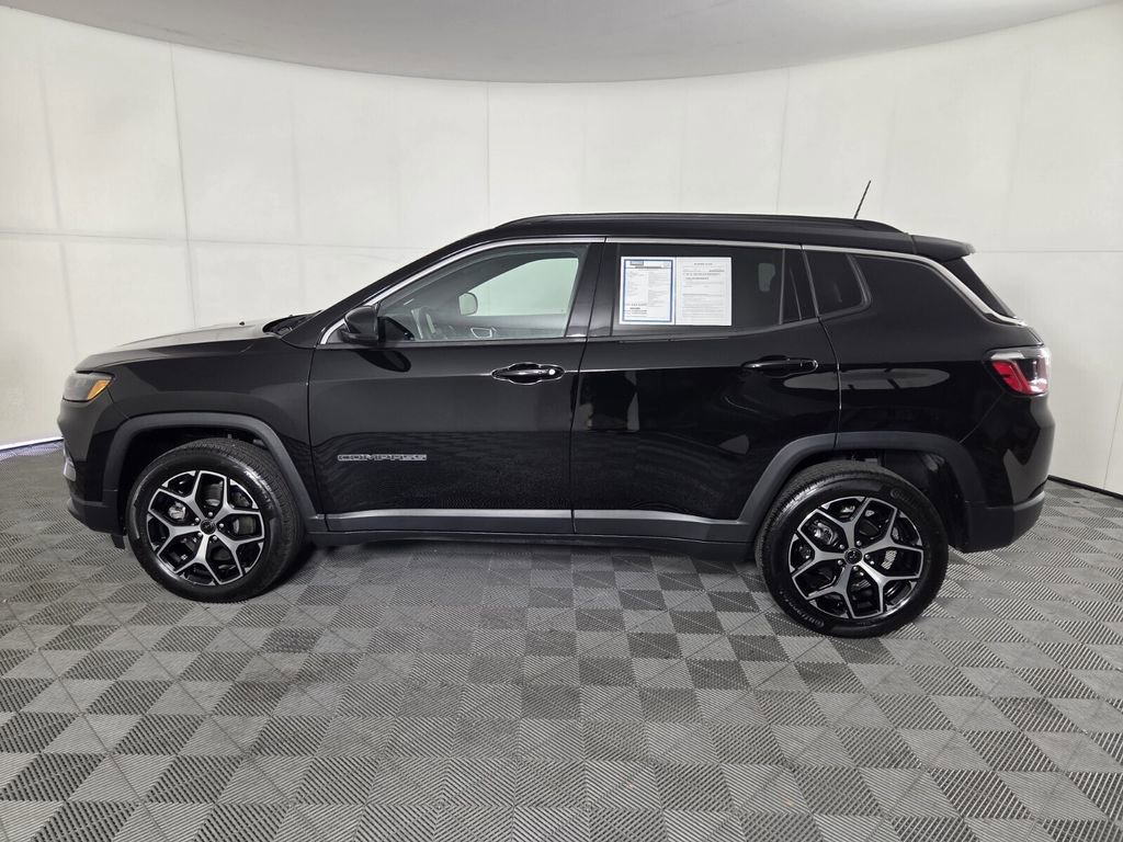 Certified 2025 Jeep Compass Limited image 9