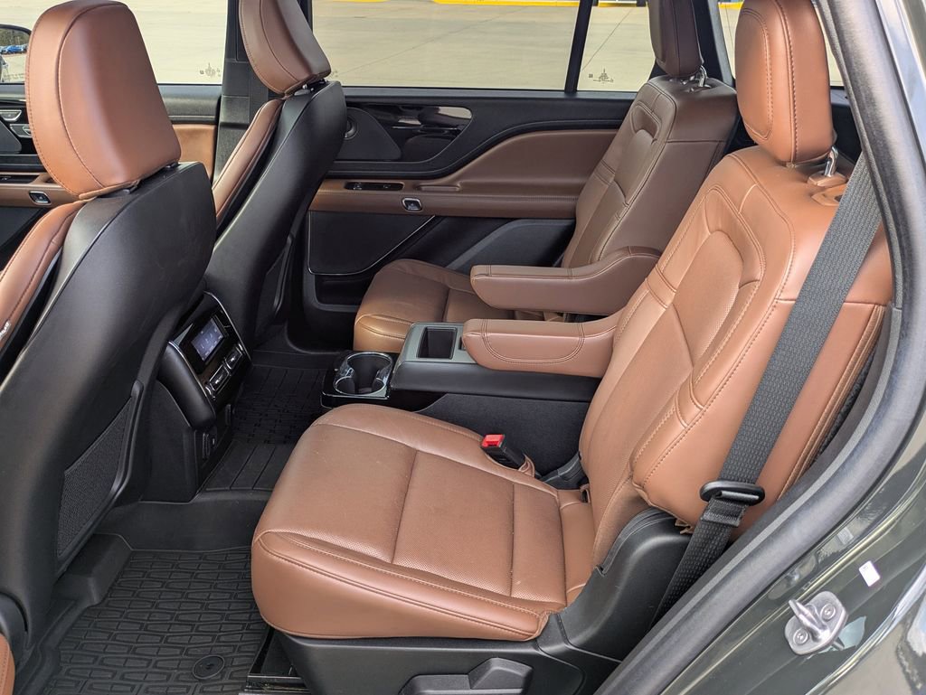 Used 2023 Lincoln Aviator Reserve w/ Equipment Group 201A image 12