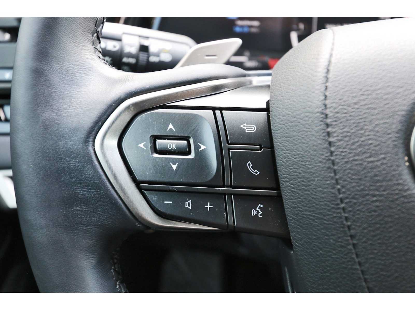 Used 2025 Lexus RX 350 Premium w/ Accessory Package (Z1) FWD image 15