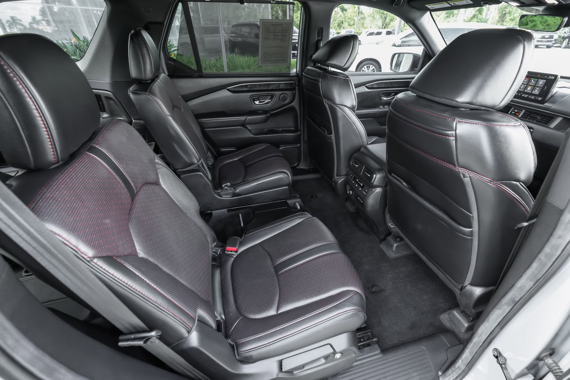 Used 2025 Honda Pilot Black Edition image 35