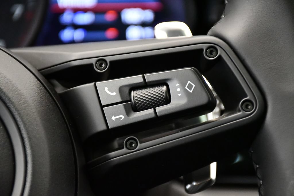 Certified 2026 Porsche Macan AWD/4WD image 28
