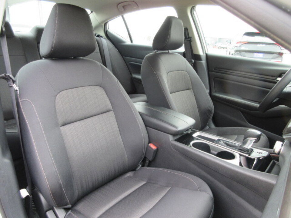 Used 2024 Nissan Altima 2.5 SV image 25