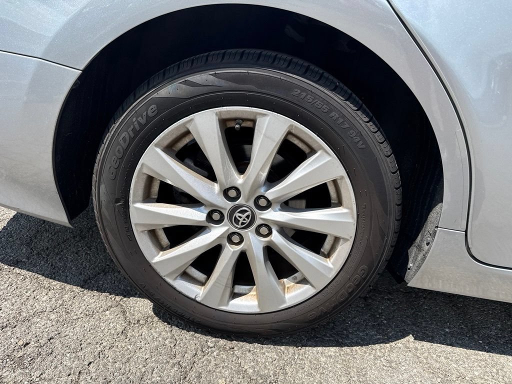 Used 2019 Toyota Camry LE w/ Convenience Package FWD image 5