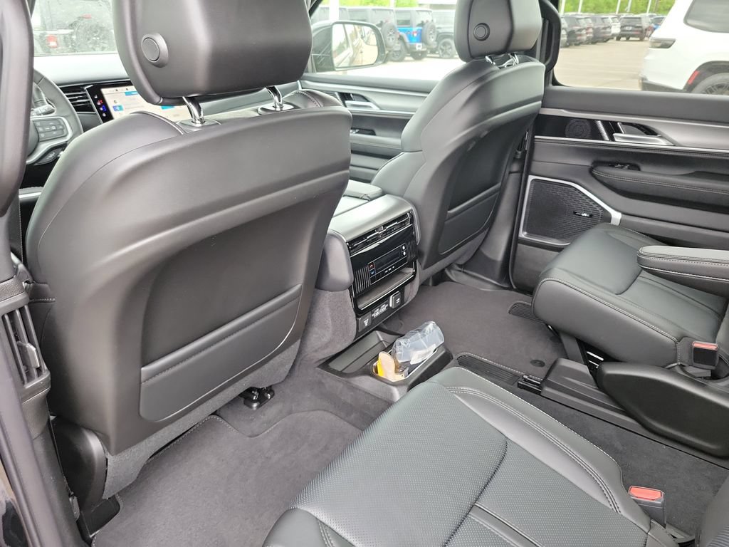New 2026 Jeep Grand Wagoneer 4WD image 18