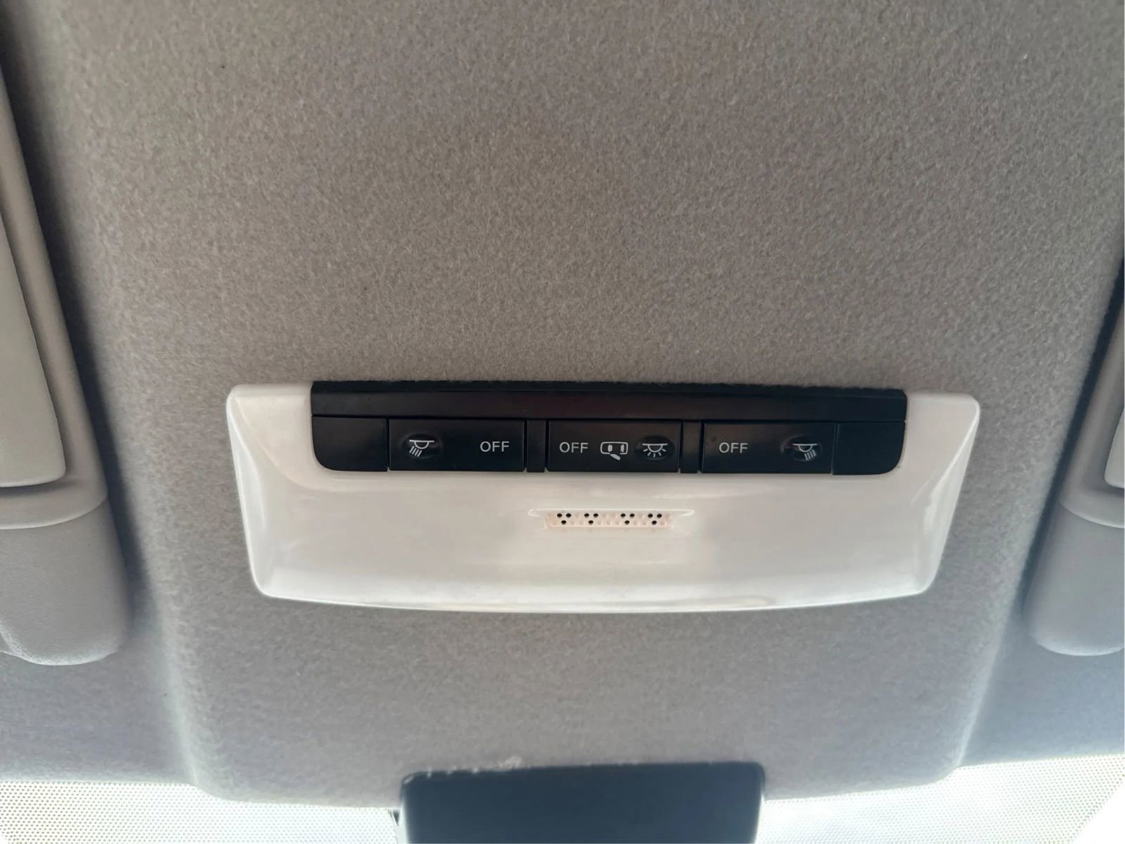 Used 2020 Nissan Kicks SR image 47