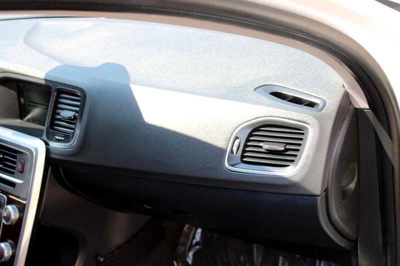 Used 2017 Volvo V60 T5 Premier w/ Convenience Package image 19