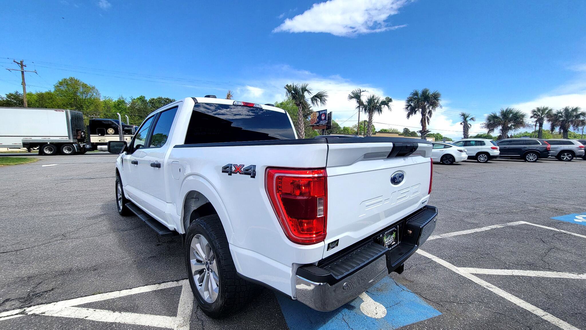 Used 2022 Ford F150 XLT w/ Trailer Tow Package image 10