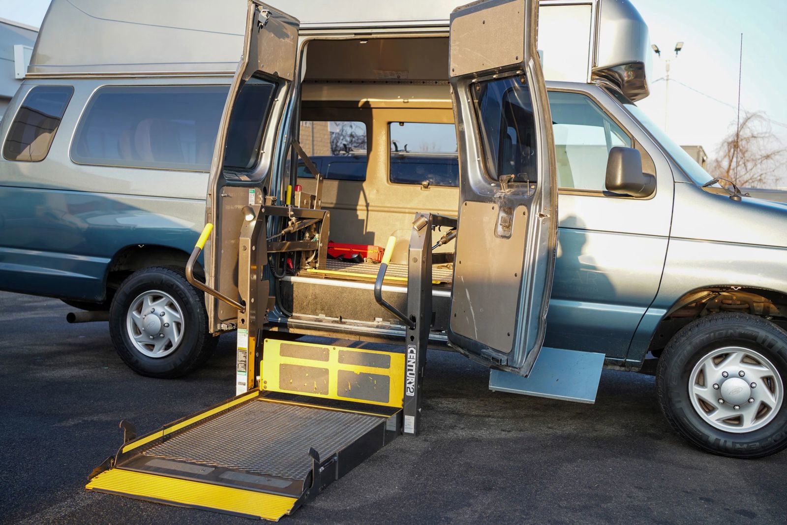 Used 2014 Ford E-350 and Econoline 350 Extended Super Duty w/ Power Group RWD image 1
