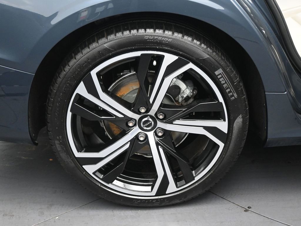 Used 2024 Volvo S60 B5 Ultimate image 32