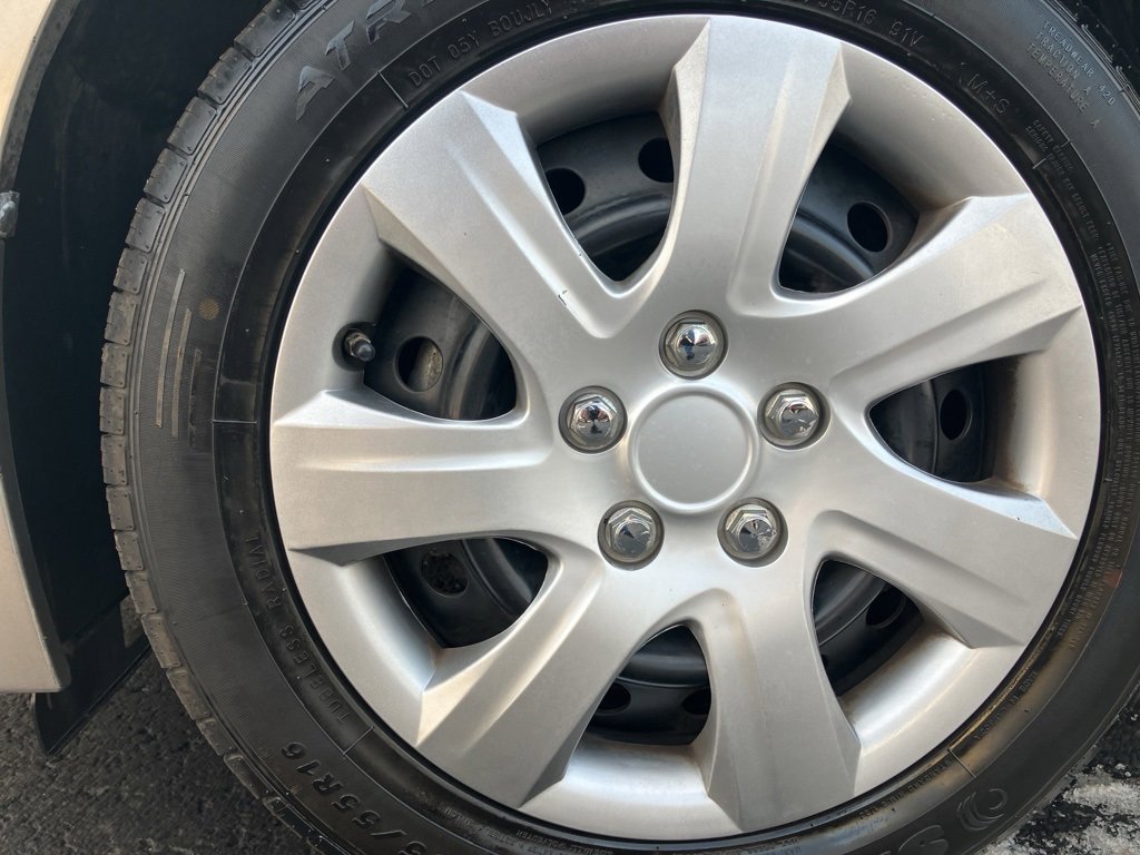 Used 2015 Toyota Corolla L image 9