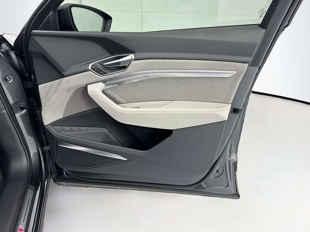 Used 2024 Audi Q8 e-tron Prestige image 24