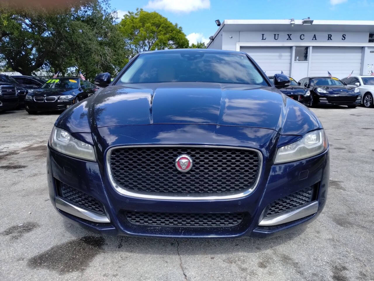 Used 2017 Jaguar XF Premium RWD image 27