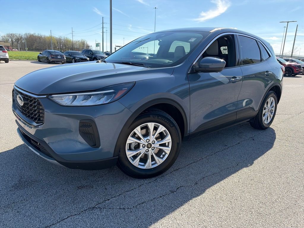 Used 2023 Ford Escape Active w/ Tech Pack #2 image 3