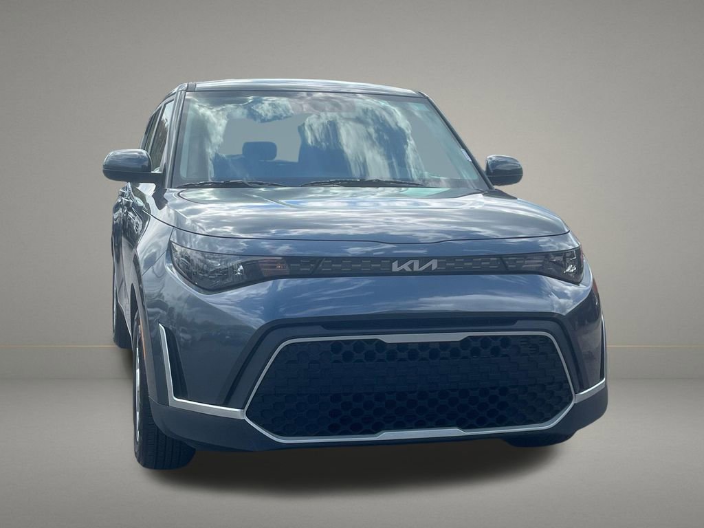 Used 2025 Kia Soul LX w/ LX Technology Package FWD image 8