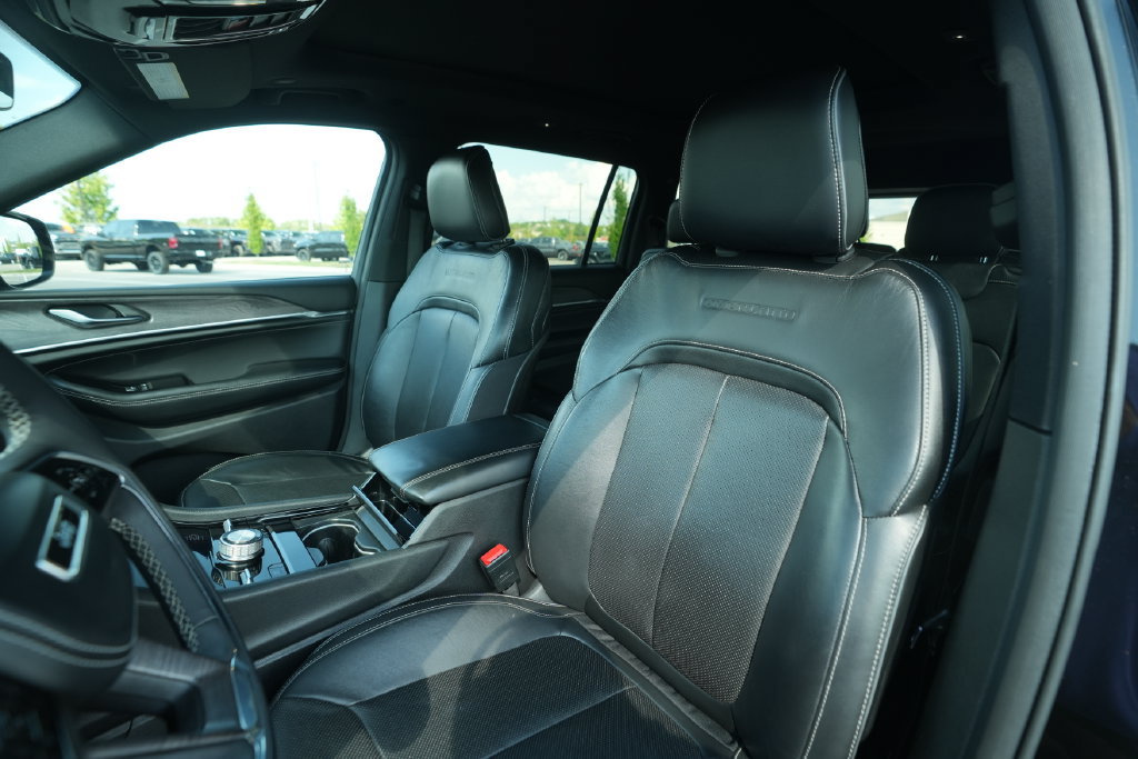 Used 2023 Jeep Grand Cherokee L Overland AWD/4WD image 46
