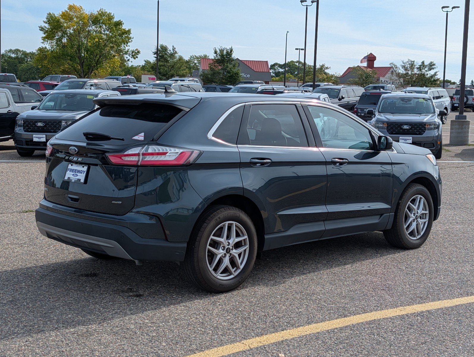 Used 2024 Ford Edge SEL w/ Convenience Package AWD/4WD image 5