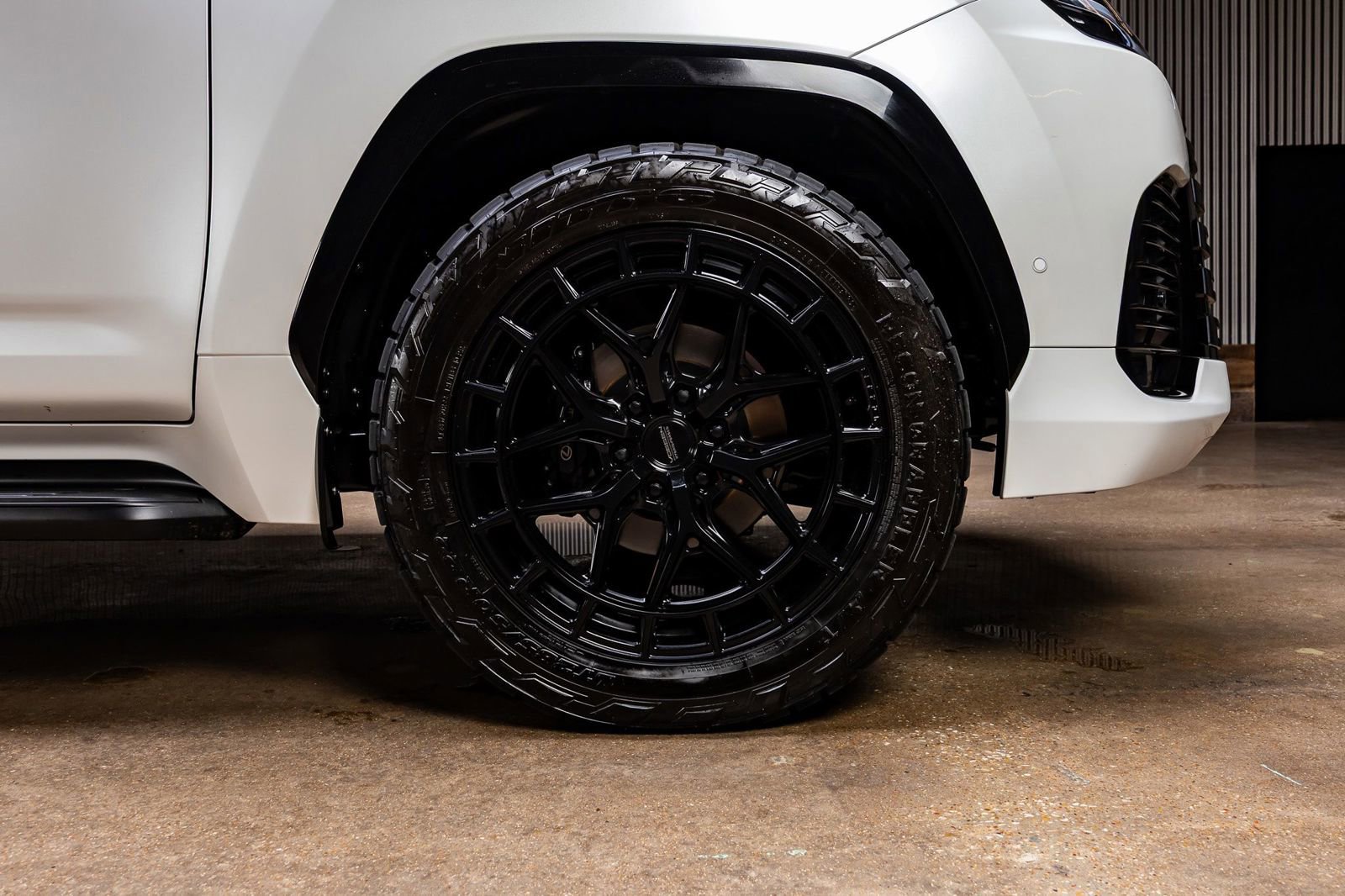 Used 2025 Lexus LX 700h Overtrail w/ Accessory Package (Z1) image 11