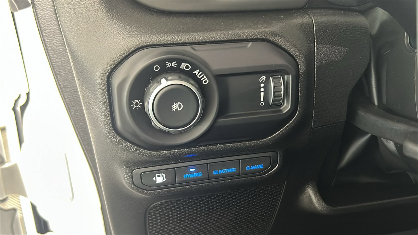 Used 2023 Jeep Wrangler Unlimited w/ Cold Weather Group AWD/4WD image 23