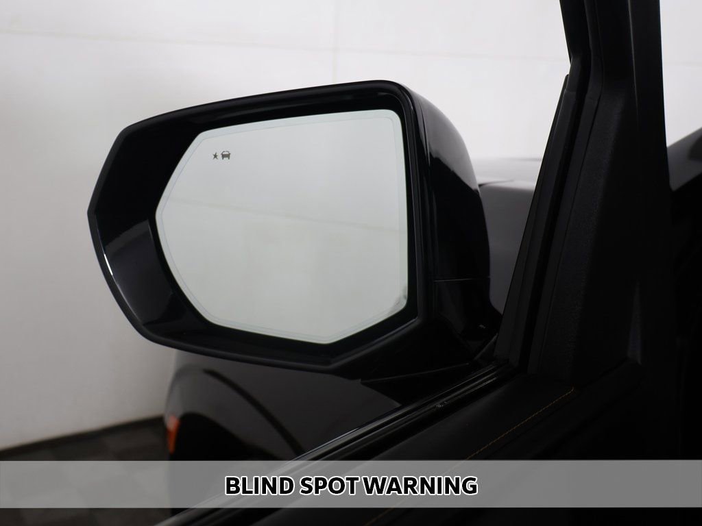 Used 2023 GMC Yukon XL AT4 w/ AT4 Premium Plus Package AWD/4WD image 9