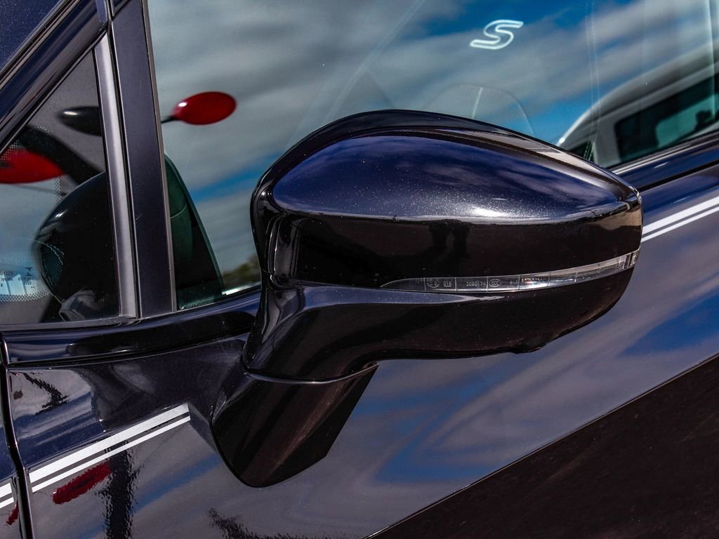 Used 2022 Chrysler Pacifica Touring-L w/ Uconnect Theater Family Group image 48