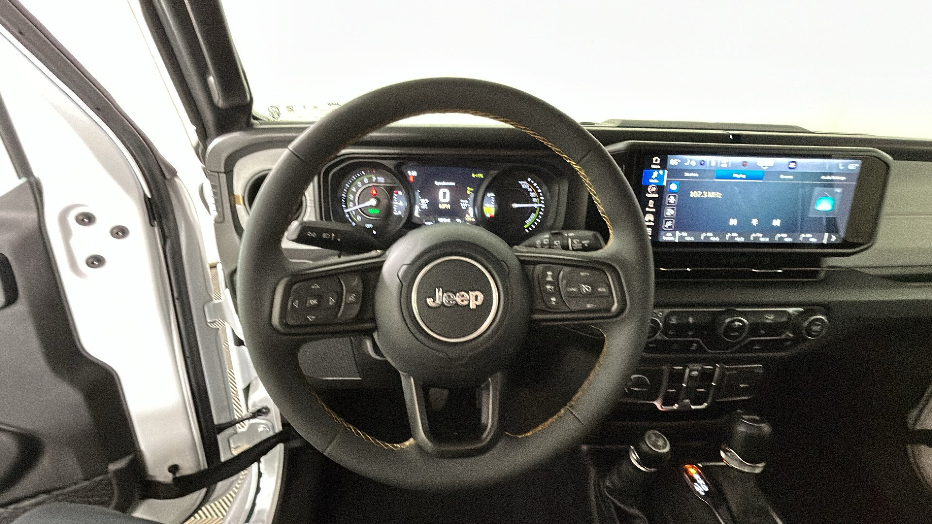Used 2024 Jeep Wrangler Unlimited w/ Convenience Group AWD/4WD image 17