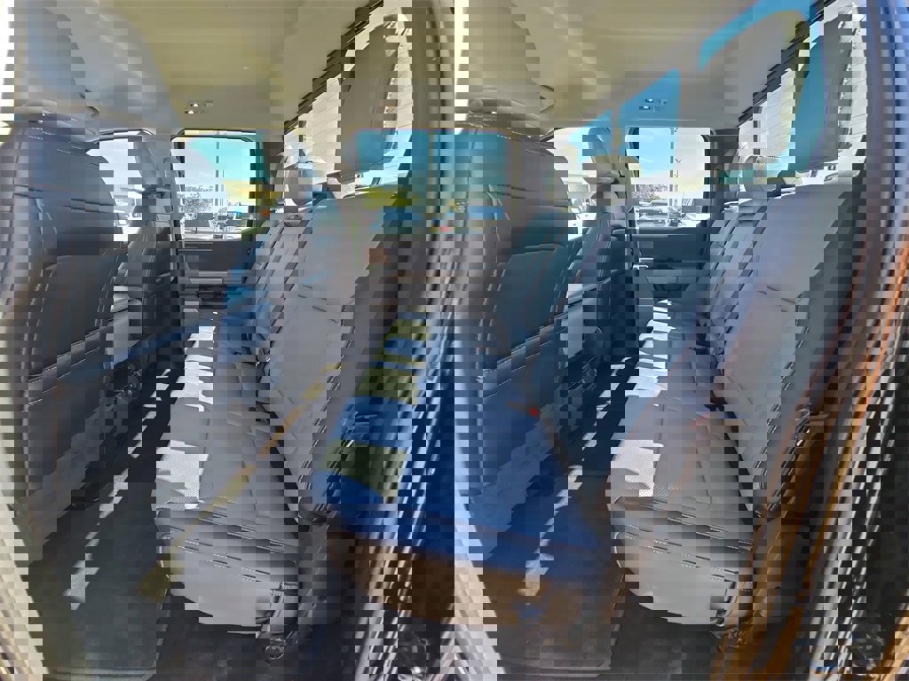 Used 2022 Ford F150 Lariat image 12