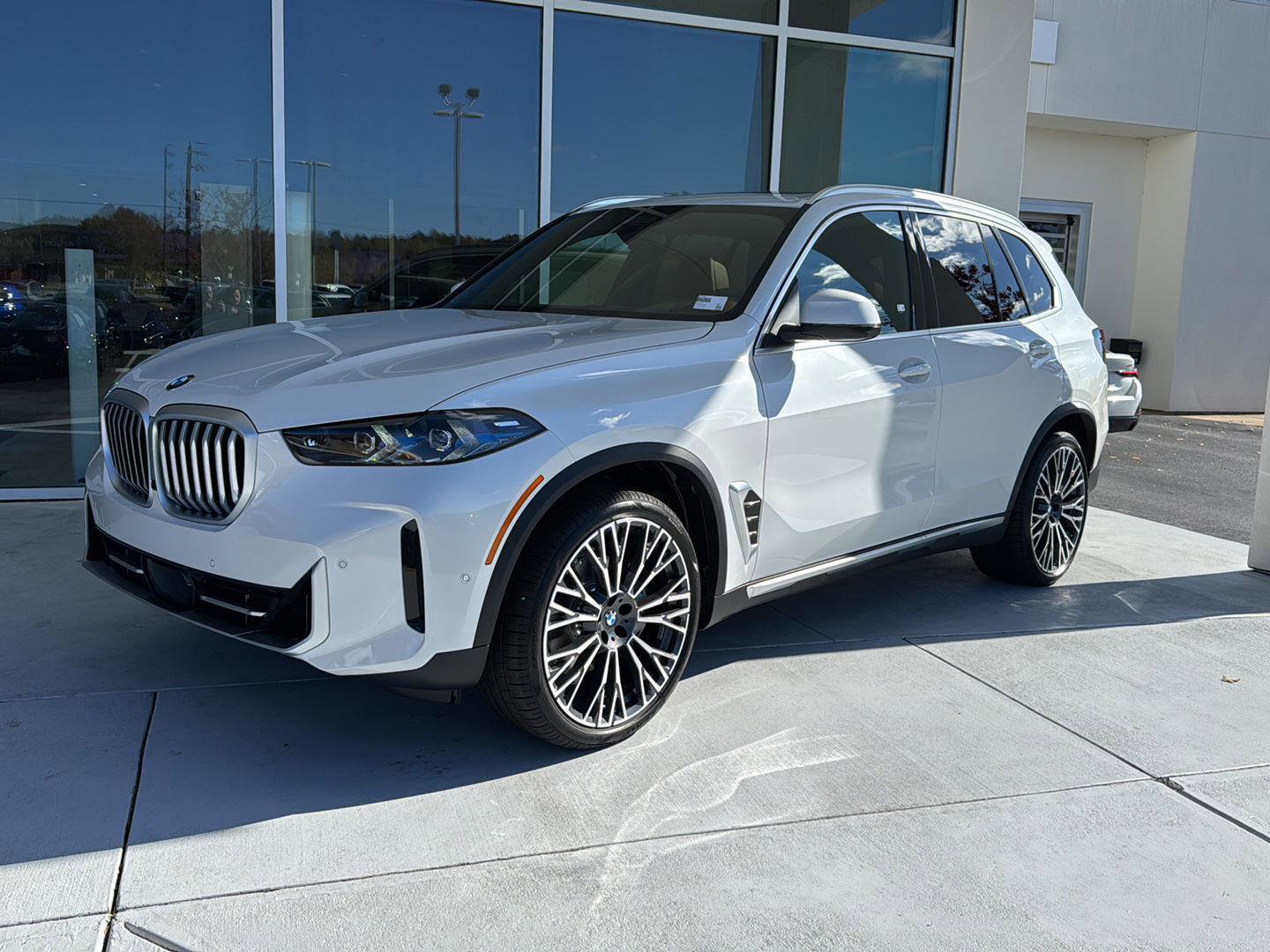 New 2026 BMW X5 xDrive40i w/ Executive Package