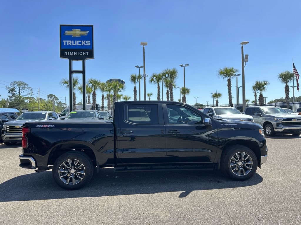 Used 2023 Chevrolet Silverado 1500 LT AWD/4WD image 17