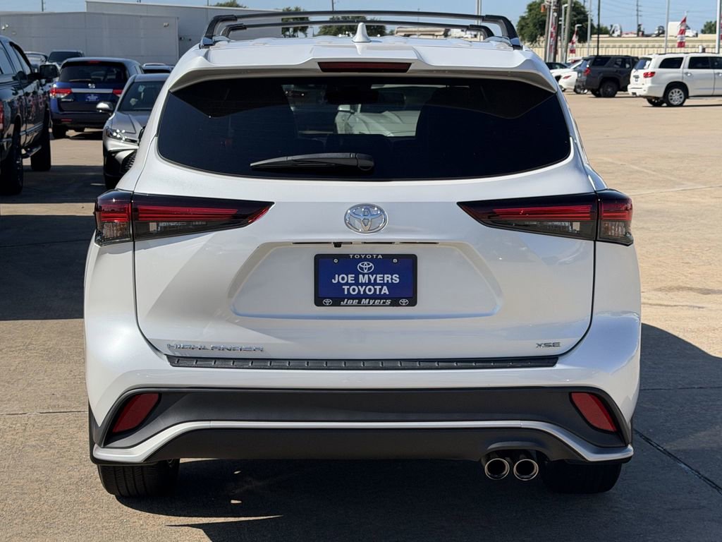 Used 2024 Toyota Highlander XSE FWD image 8