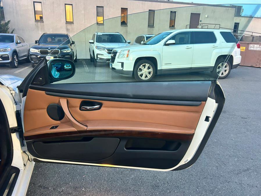 Used 2013 BMW 335i Convertible image 18