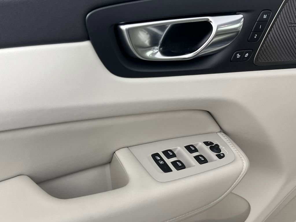 New 2026 Volvo XC60 B5 Ultra w/ Climate Package image 13