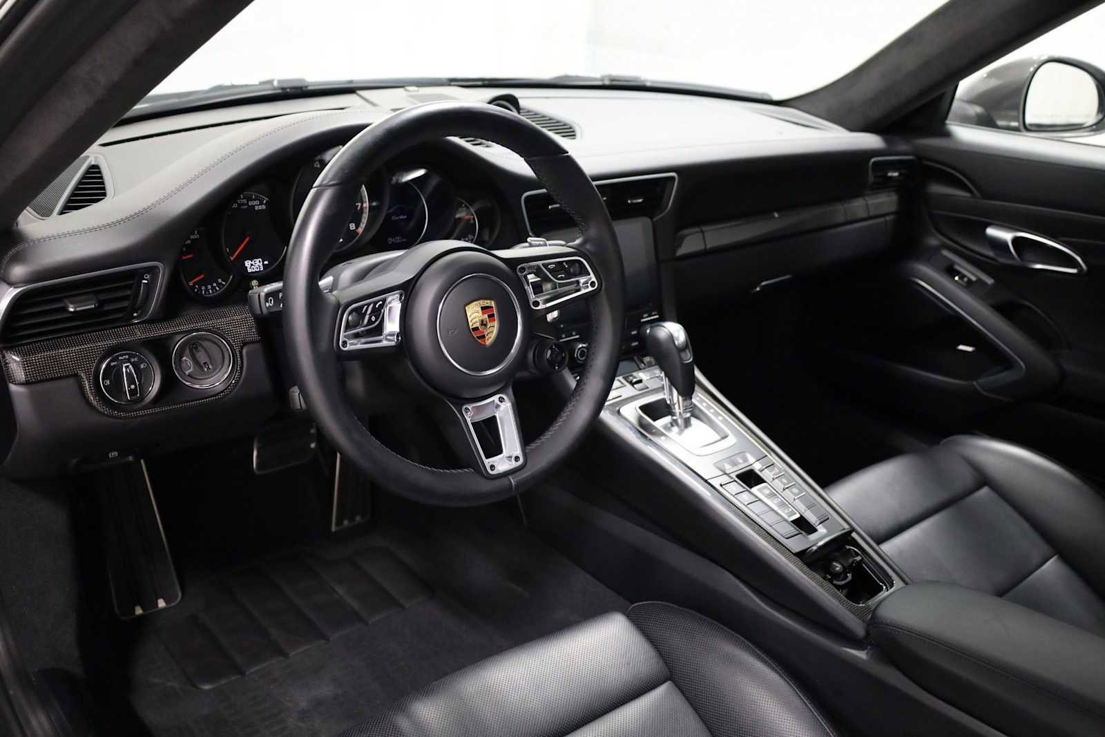 Used 2019 Porsche 911 Turbo image 4