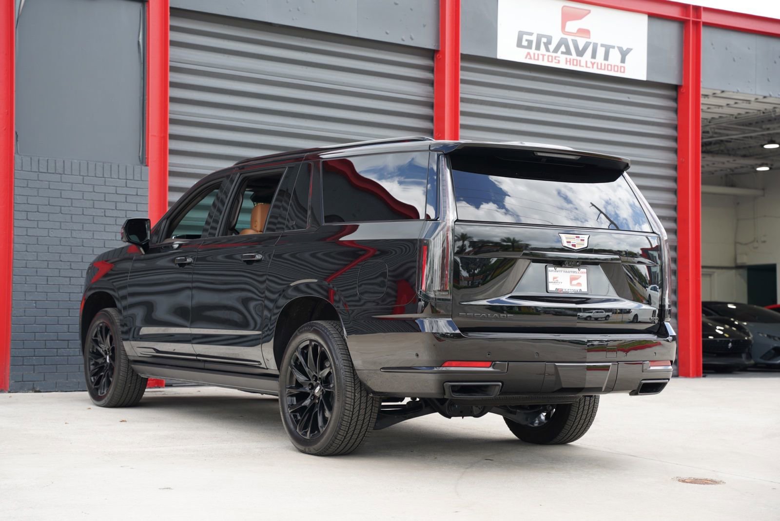 Used 2025 Cadillac Escalade ESV Premium Luxury w/ Touring Package AWD/4WD image 9