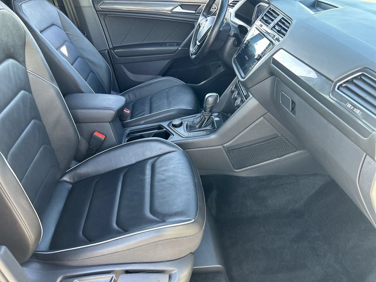 Used 2020 Volkswagen Tiguan SEL Premium R-Line w/ 3rd Row Seat Package AWD/4WD image 9