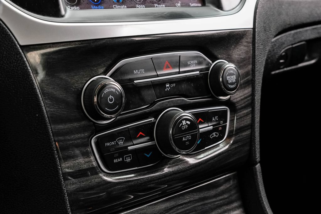 Used 2019 Chrysler 300 Touring w/ Chrome Appearance Package RWD image 25