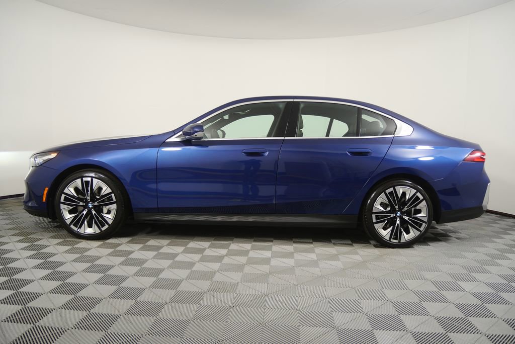 Certified 2025 BMW 530i image 6