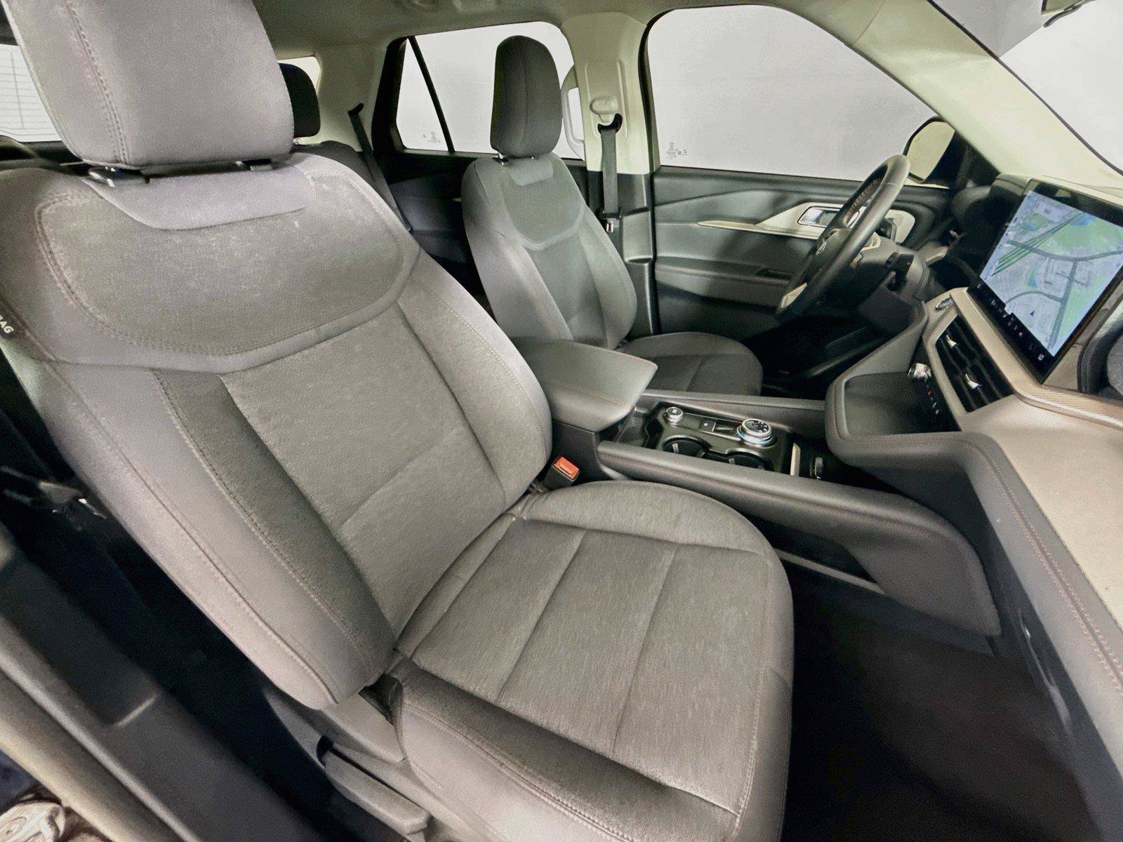Used 2025 Ford Explorer Active RWD image 31