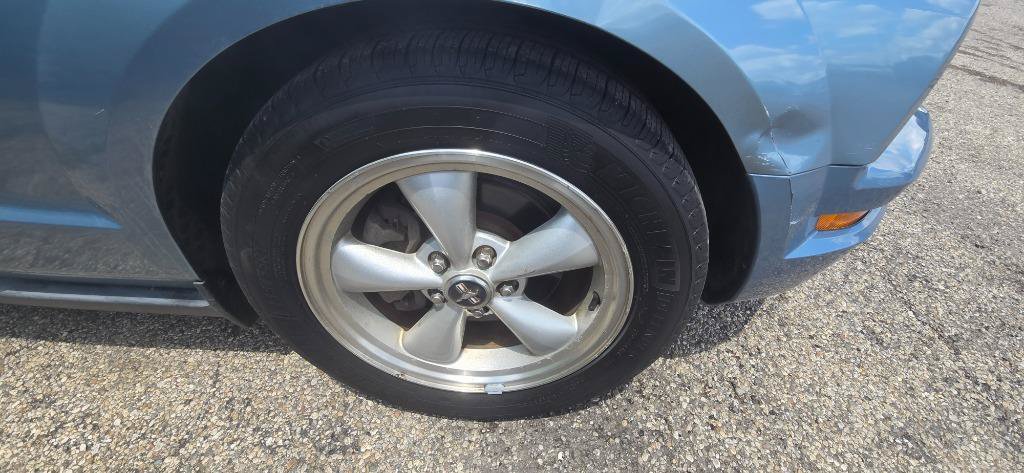 Used 2007 Ford Mustang Convertible RWD image 15